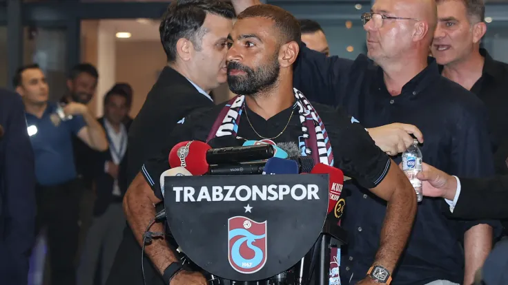 محمد صلاح يوقع عقده مع طرابزون سبور ويبدأ فصلًا جديدًا