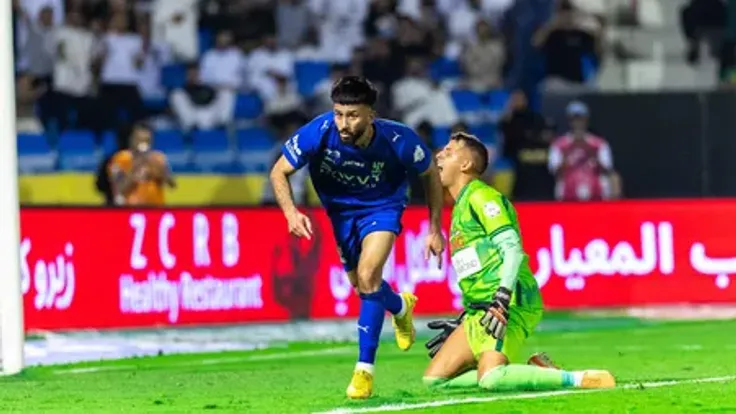 الهلال يحافظ على آماله في اللقب بفوز ثمين على الخليج