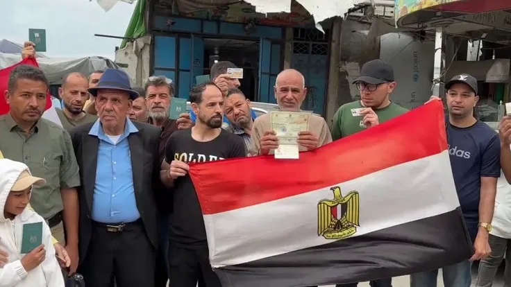 المصريون العالقون في قطاع غزة يناشدون السيسي إعادتهم فورًا