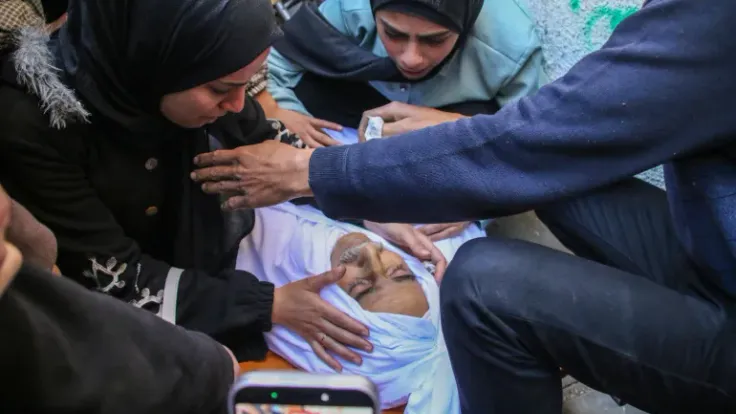 إسرائيل تواصل اعتداءاتها على القطاع المحاصر وشهيدان وأصيب 10 آخرين