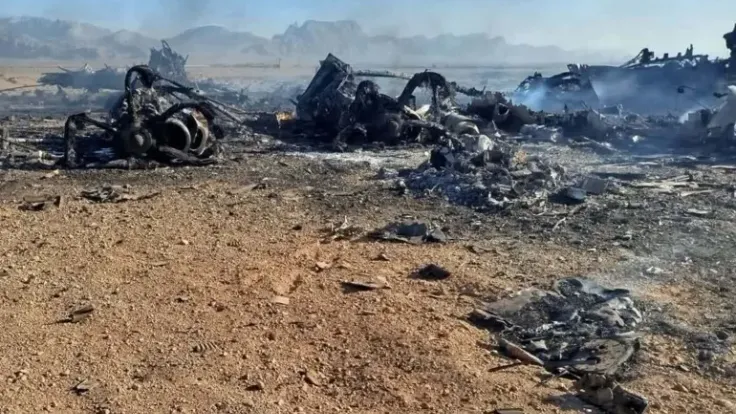 طيار أمريكي يروي مشاهدته لقناص إيراني فضائي يشبه السحب