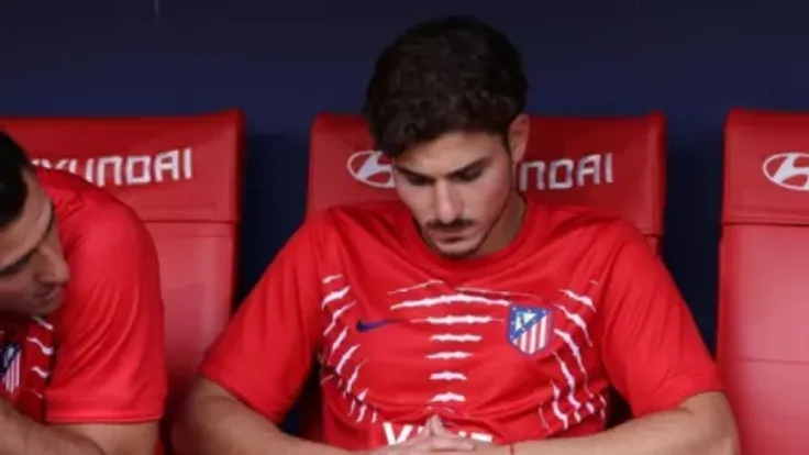 جماهير برشلونة تخطط هتافًا جماعيًا لدعم جوليان ألفاريز أمام أتلتيكو