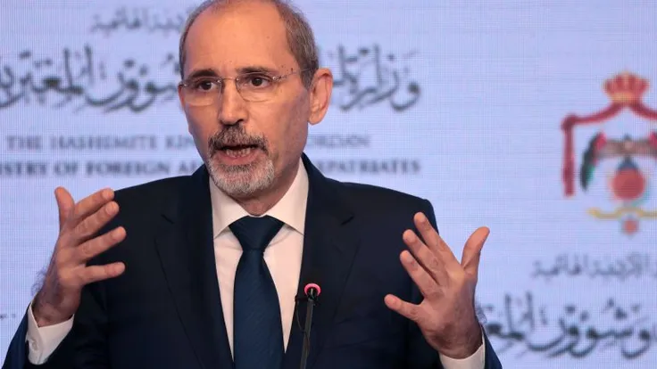 الصفدي يُنفي وجود قواعد أمريكية في الأردن