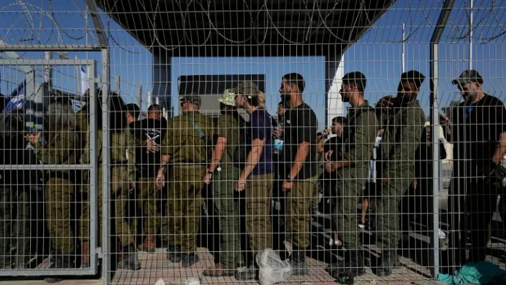 جيش الاحتلال يُعيد جنوداً متهمين بتعذيب أسير فلسطيني إلى الخدمة | الجزيرة نت