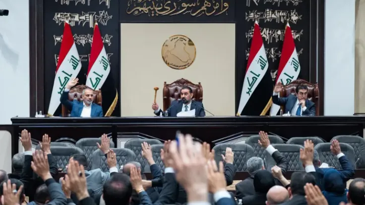 العراق يواجه شللًا خدميًا متصاعدًا بعد عام ونصف بلا موازنة