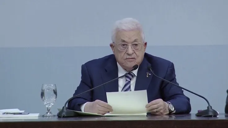 عباس يؤكد رفض السلاح غير الشرعي في مؤتمر فتح العام