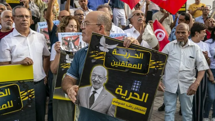 محامية تونسية تكشف عن تعرض راشد الغنوشي للإغماء في السجن بسبب الحر