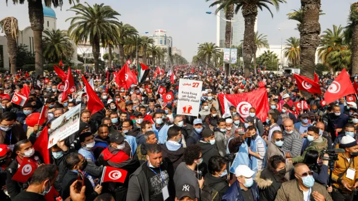 الانتقال الديمقراطي في تونس: مراجعات نقدية للمسار والأدوار