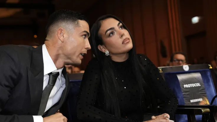 كريستيانو رونالدو يعلن زواجه من جورجينا رودريجيز رسمياً