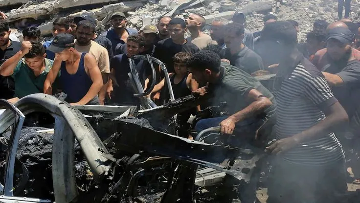غارات عنيفة على غزة توقع 8 شهداء و20 جريحا