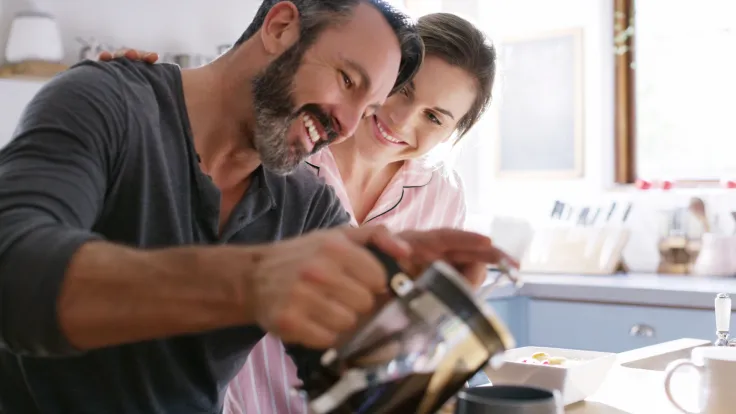 عادات صباحية بسيطة تعزز السعادة الزوجية