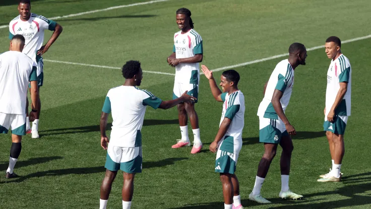 تراجع دور إدواردو كامافينجا في ريال مدريد وتلميحات بانتقال محتمل إلى جالطة سراي