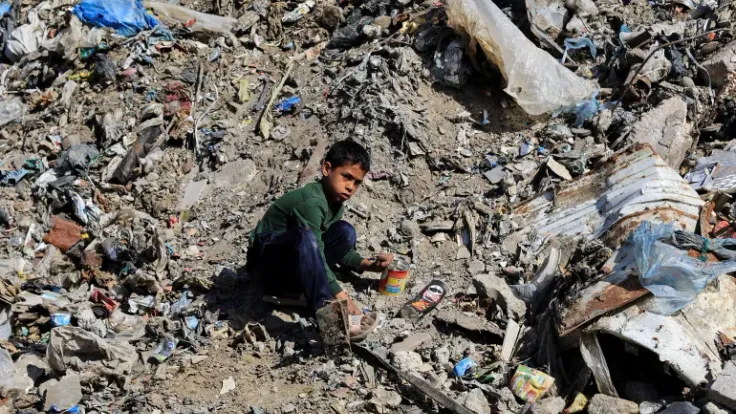 غزة تواجه أزمة صحية وذخائر غير منفجرة تهدد السكان