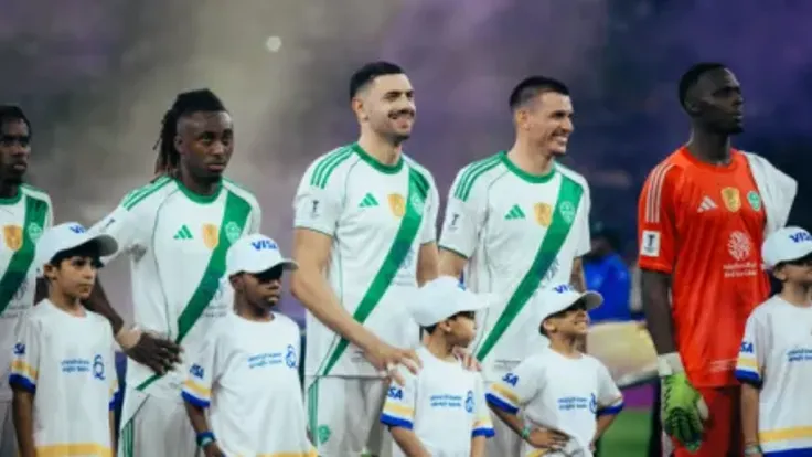 غيابات الأهلي أمام الفتح في الدوري السعودي: أزمة تهدد يايسله