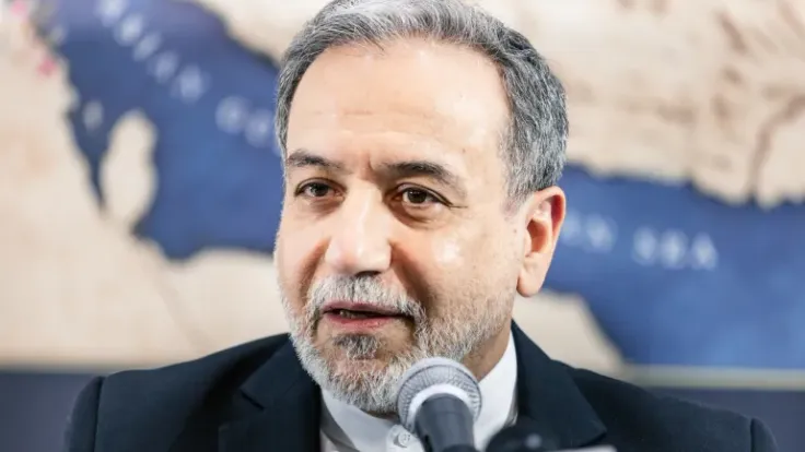 وزير الخارجية الإيراني يصل إلى بغداد لمناقشة العلاقات الثنائية في ظل تدهور الأوضاع الإقليمية
