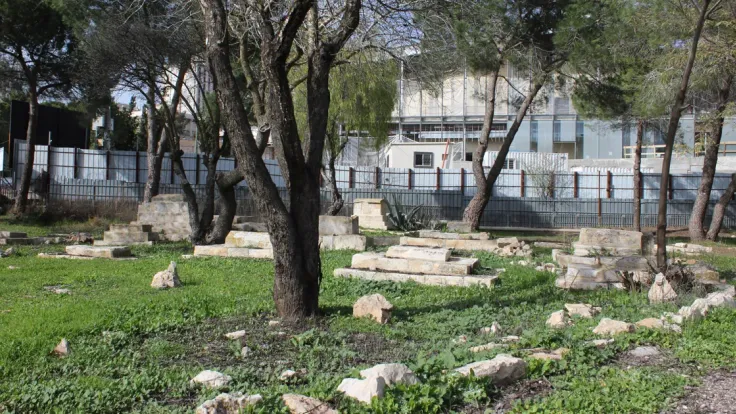 استيطان يهدد مقبرة مأمن الله في القدس.. مشروع تطوير يثير الجدل