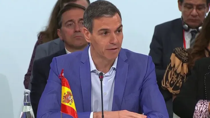 سانشيز: تطبيع الاستخدام القوي يهدد الديمقراطية العالمية