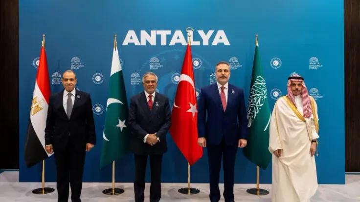 اجتماع وزراء خارجية الدول الأربع في أنطاليا: التضامن والدعم لجهود خفض التصعيد