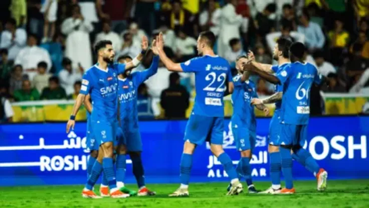 هدف الهلال الثاني ضد الخليج يثير جدلاً واسعاً بعد خطأ ريبوتشو