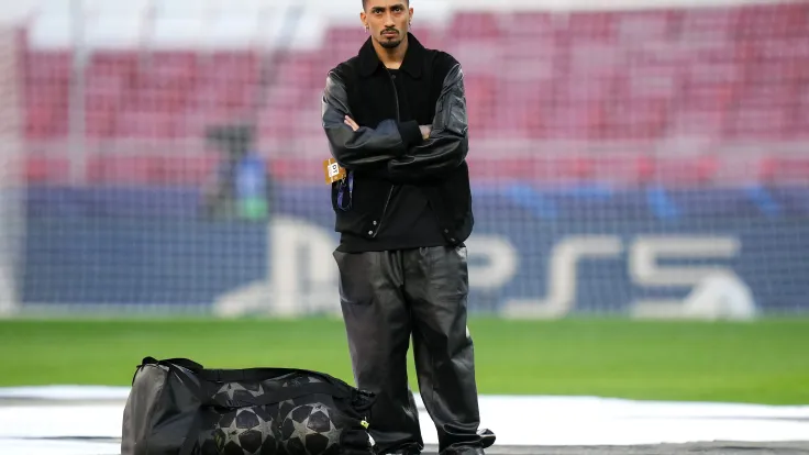 زوجة رافينيا ترد على شائعات مغادرتها لبرشلونة