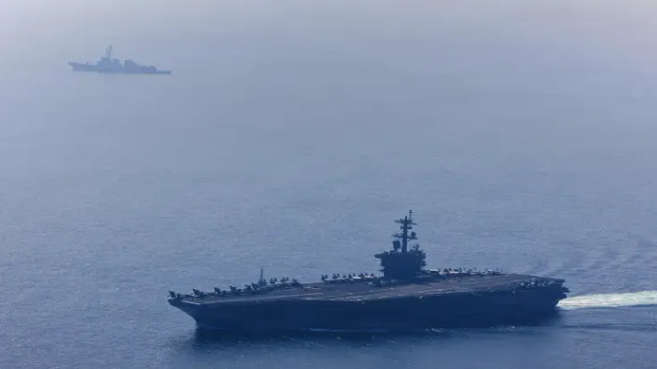 عبور مدمرتين أمريكيتين مضيق هرمز يؤكد توترات الخليج