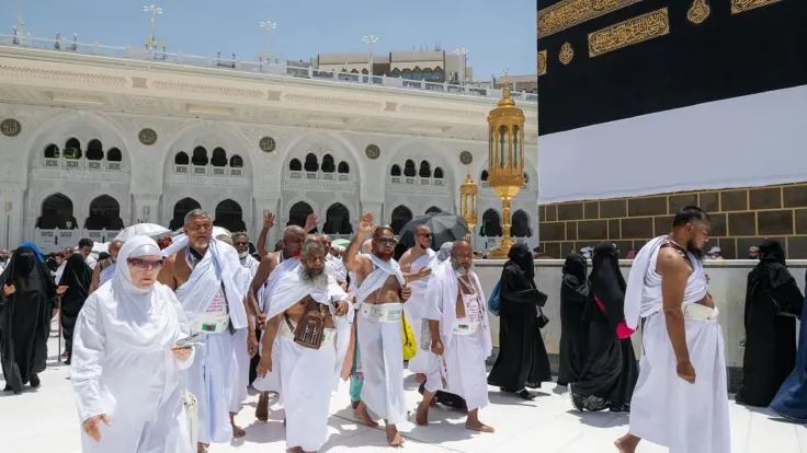 طلائع الحجاج تصل لمكة.. استعدادات مكثفة لموسم الحج 1447هـ
