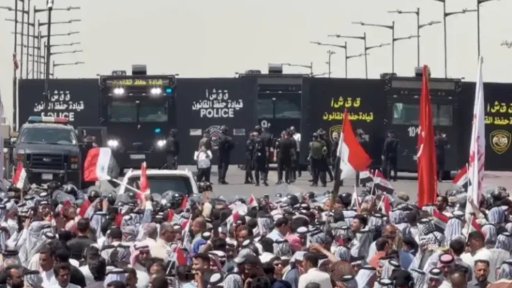 حكومة الزيدي تواجه تحديات اقتصادية في العراق بعد مظاهرات شعبية