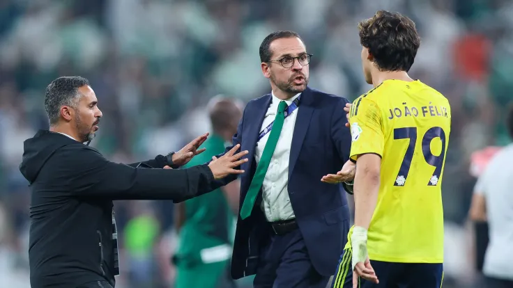 الأهلي يطرد روي بيدرو رسمياً ويتصاعد الجدل قبل مواجهة الرياض
