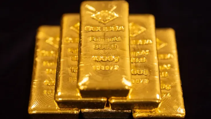 الذهب يتعافى من أدنى مستوى له في الشهر بفضل ضعف الدولار