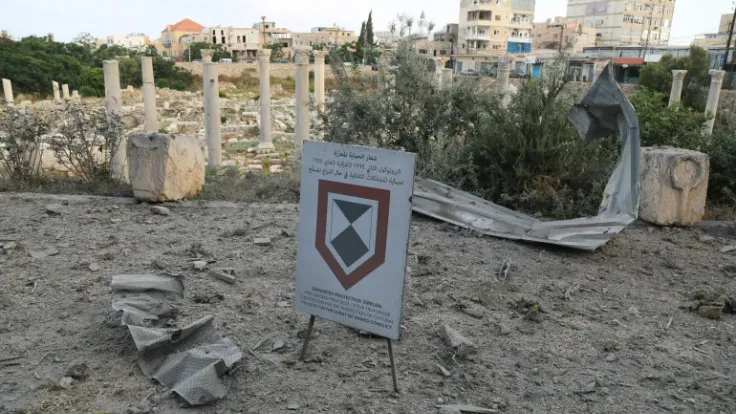 قصف إسرائيلي يُحدث أضراً هائلاً في موقع تراث عالمي بصور