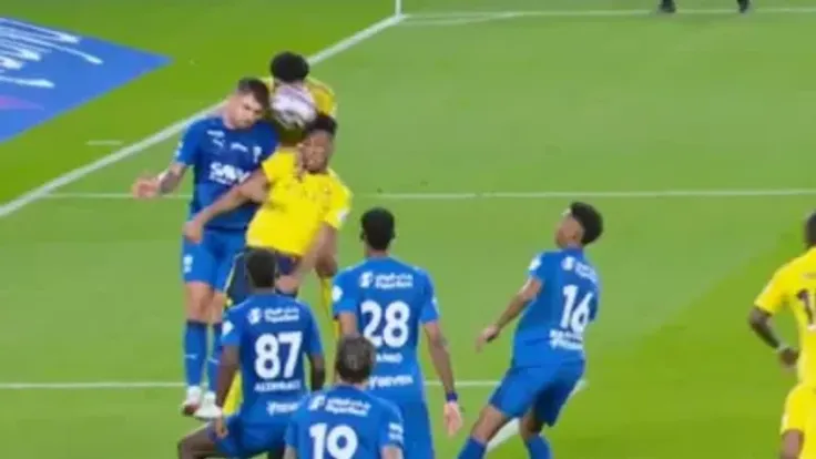 الهلال يتصدر المشهد الرياضي في القرارات التحكيمية بالدوري السعودي