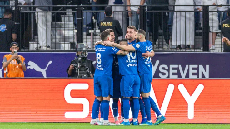 قرار تحكيمي يثير الجدل بين الهلال والخليج في المباراة الجارية