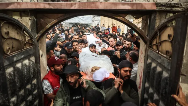استشهاد شقيقين في غزة وتكذيب لمزاعم فانس حول المساعدات