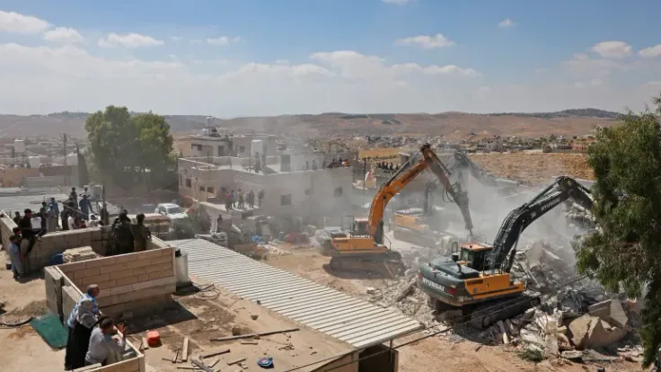 بن غفير يقتحم قرية فلسطينية والاحتلال يواصل هدم المنازل بالضفة الغربية