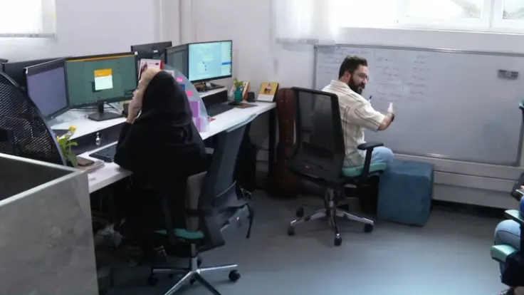 تداعيات العتمة الرقمية بإيران: الإنترنت للنخبة ورفض الشارع لربط الخدمة