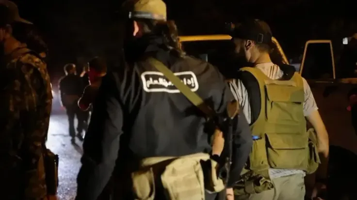 مجموعات مسلحة تستهدف نقاط الأمن الداخلي في السويداء الأحد