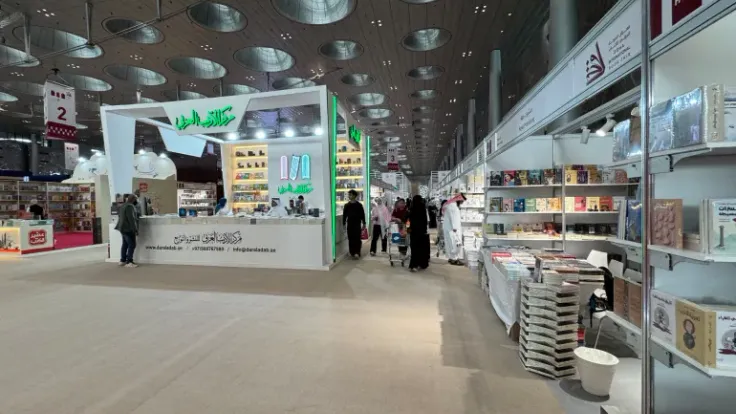 الناشرون العرب يواجهون الذكاء الاصطناعي وتحديات التكلفة في معرض الدوحة