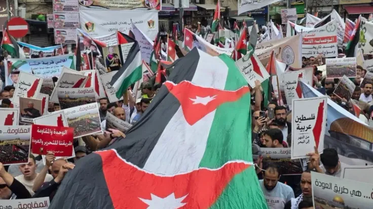 مسيرة عمّان بالتزامن مع ذكرى النكبة.. الشعب الأردني يرفض الحرب الإسرائيلية وتعزز دعمه للفلسطينيين في غزة والضفة الغربية.