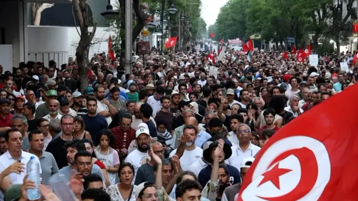 متظاهرون يطالبون برحيل قيس سعيّد بعد 5 سنوات على الإجراءات الاستثنائية